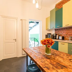 Hostel First, Boekarest
