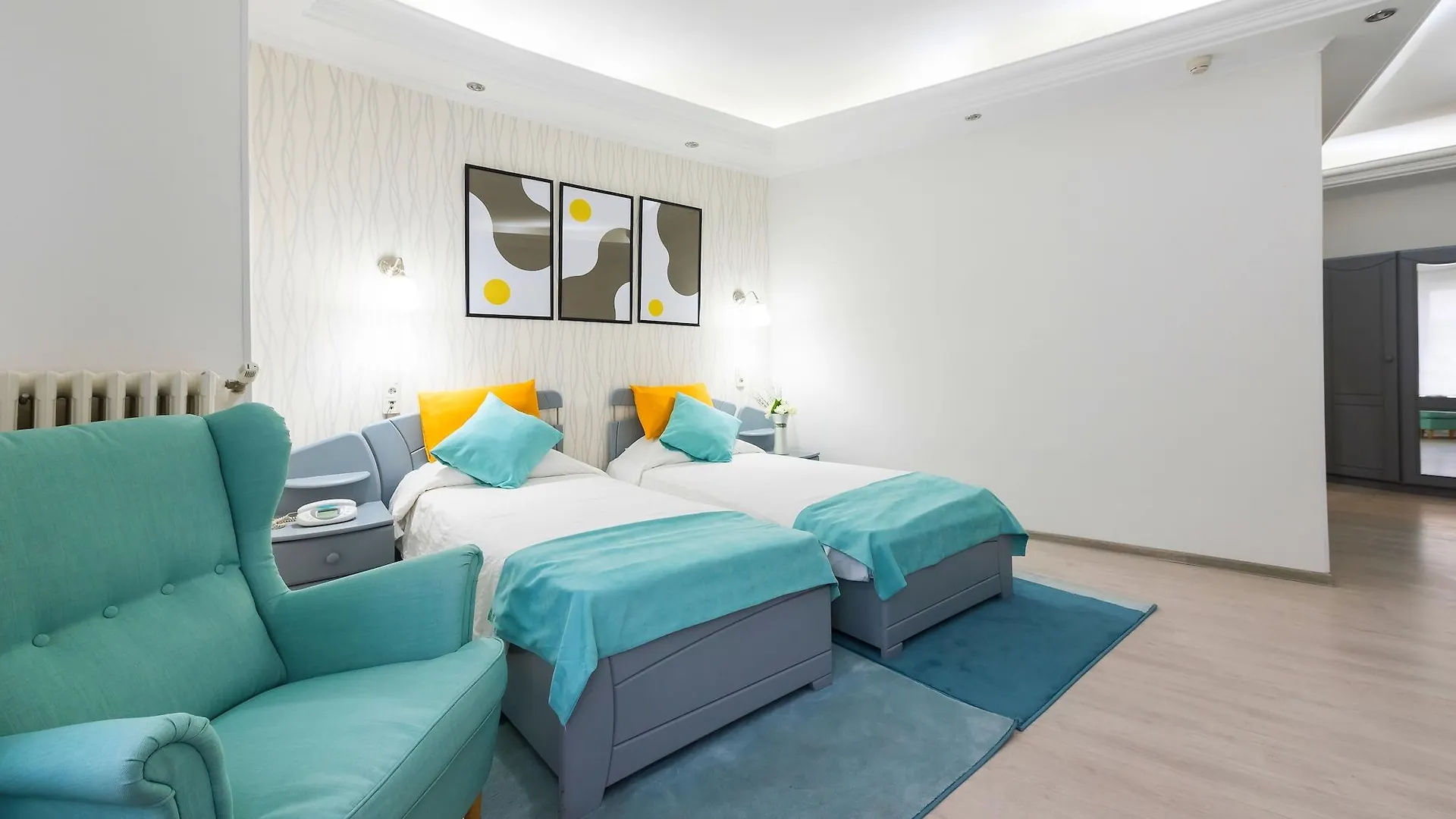 Relax Comfort Suites Hotel Bucharest 3*,